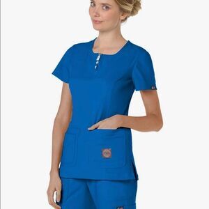 Koi Lite Serenity Scrub Top Size Small